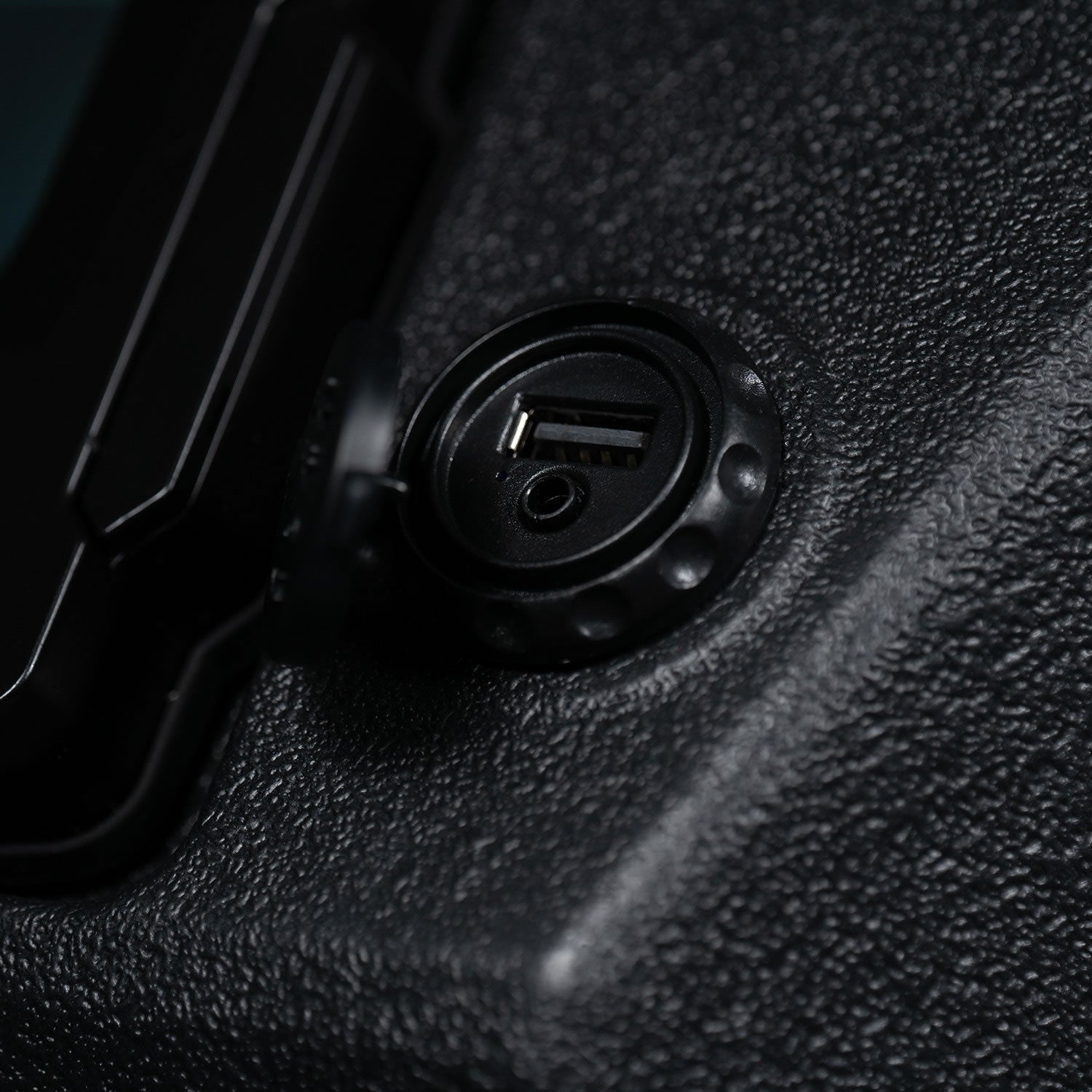 MBQD-STG4A-1 320-Watt STAGE 4 Can-Am Defender Audio System usb